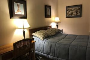 26-M608-Brookline-Lodging-at-Coolidge-Corner-Room-5-bed