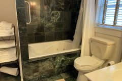 10-M807-Cambridge-Vacation-Rental-Rooms-Room-2-bath