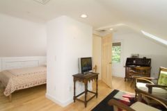 14-M807-Cambridge-Vacation-Rental-Rooms-Room-3-with-Queen-Bed