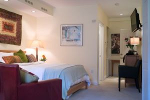M325-0-Copley-Vacation-Rental-on-the-Park-Bedroom