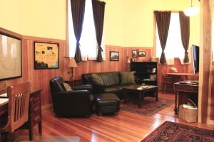 M960-1-1898-Firehouse-Vacation-Rental-Living-room-new