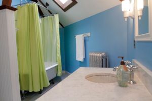 M960-12-1898-Fire-House-Vacation-Rental-Bath-and-tub